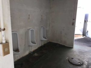 トイレ棟の小便器
